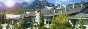 Lake Louise Inn, Exterior