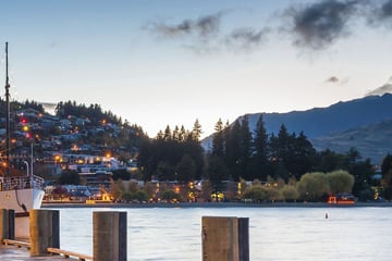 Lake Wakatipu at sunrise