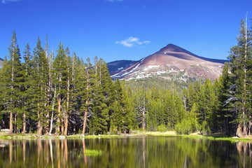 Beautiful lake in Yosemite National Park