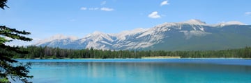 Canada's beautiful lake & mountain scenery