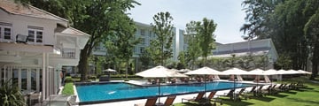 Lone Pine Hotel, View of the Hotel and Pool
