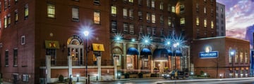 Lord Nelson Hotel & Suites, Exterior