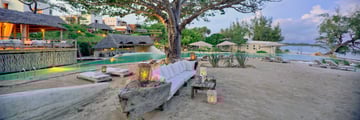 Exterior and Pool at Ocean Spa Lodge