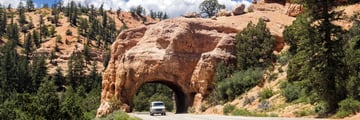 Red Arch tunnel, Bryce Canyon National Park, Utah