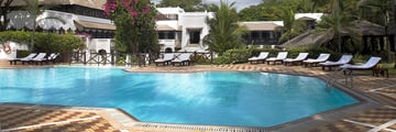 Hotel Exterior and Pool at Serena Beach Resort & Spa