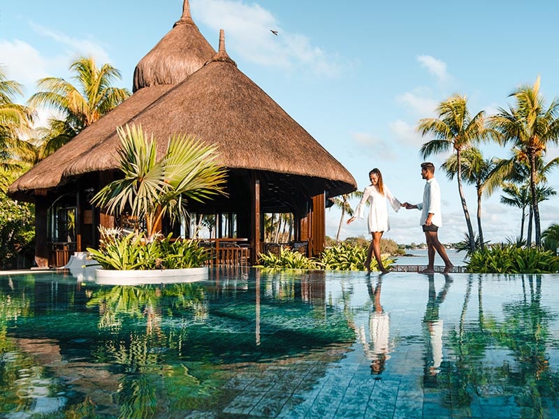 couples outside Sega Bar at Shangri-La Le Touessrok