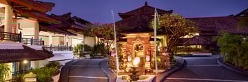 Sol Beach House Melia Benoa, Entrance at Night