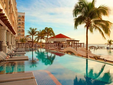 Swim Up Junior Suite Pool