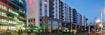 Waldorf Stadium Apartments, Exterior