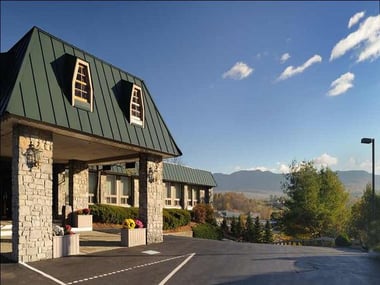Waterbury Stowe Hotel Entrance