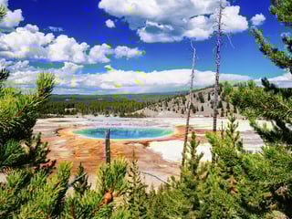 Yellowstone grand prismatic spring