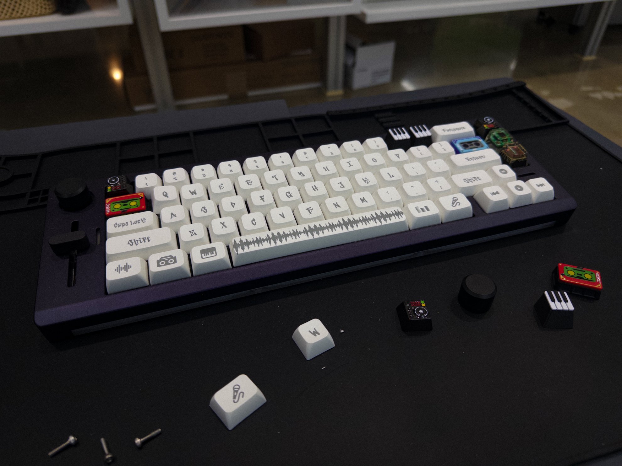 A custom keyboard and its keycaps seen at an angle.