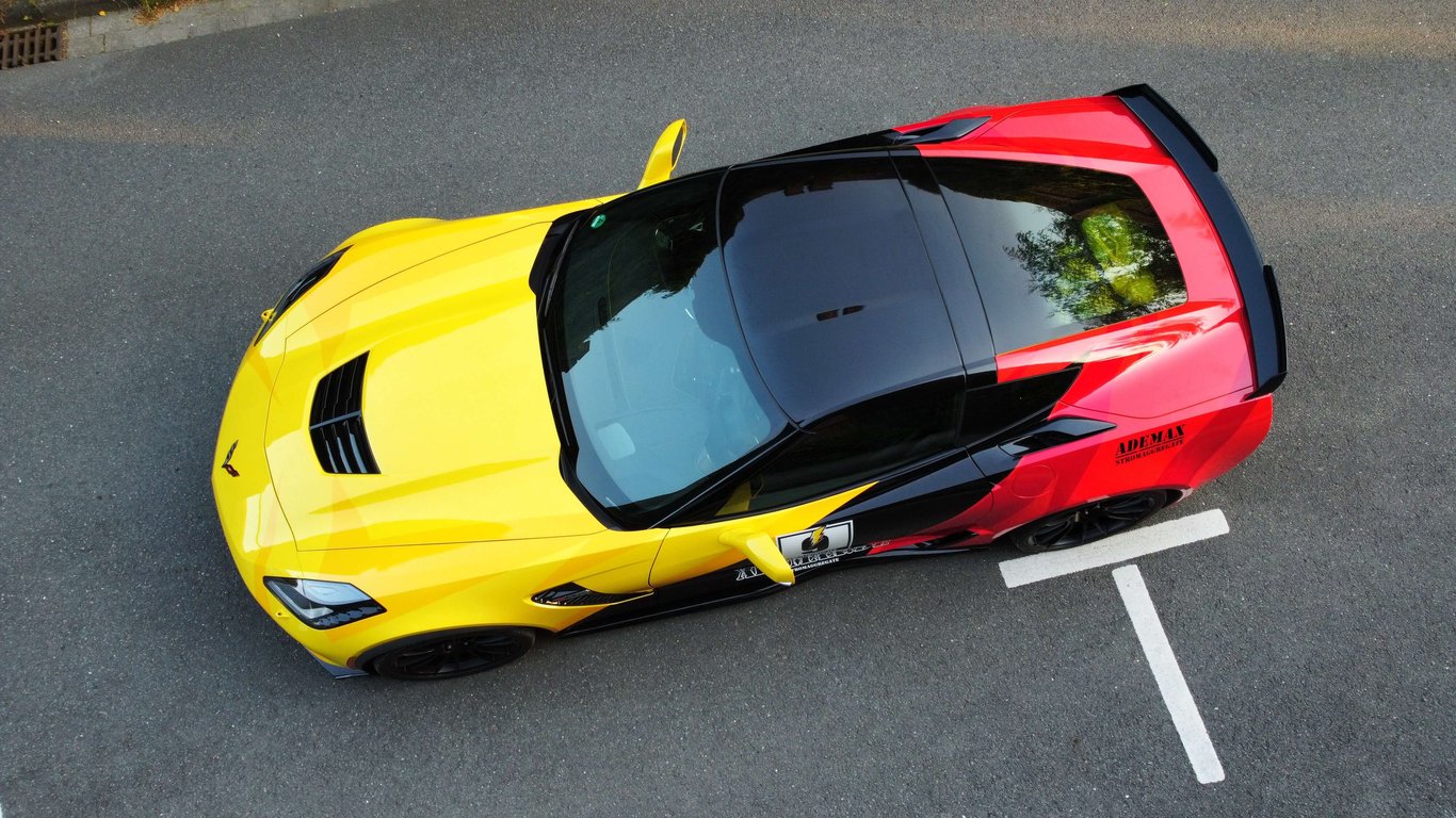 ADEMAX Corvette von oben in Gelb-Schwarz-Rot