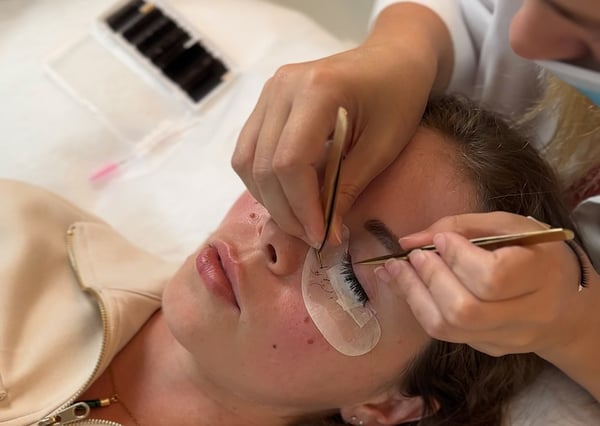 Wimpernverlängerung (1:1)