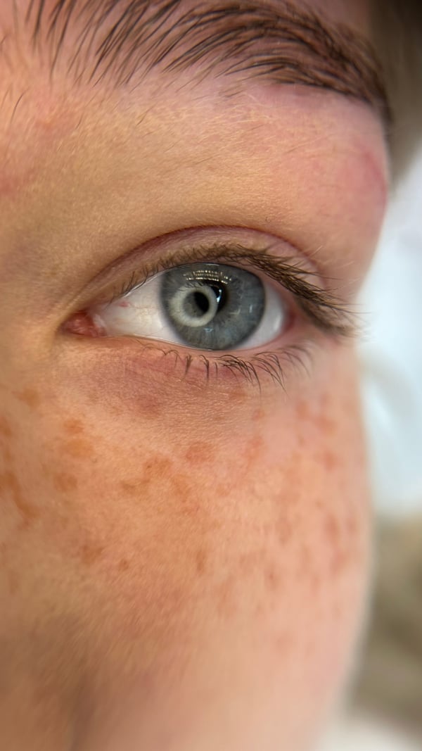 Wimpern & Augenbrauen