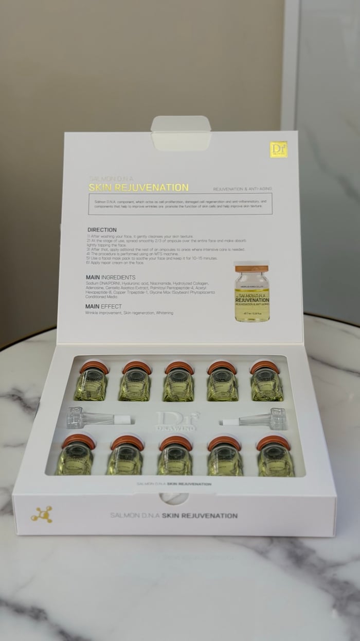 Geöffnete Salmon DNA Skin Rejuvenation Box mit Ampullen