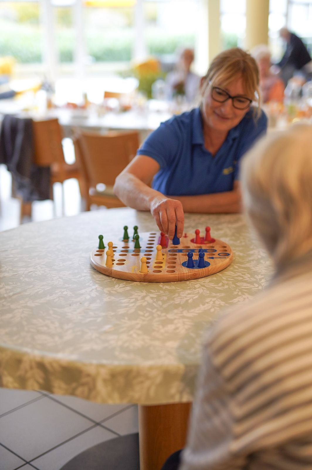 Spielrunde am Tisch