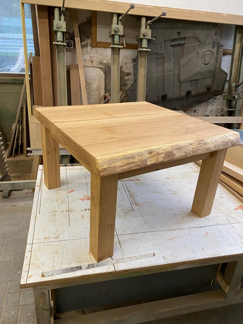Nachtschrank aus Eiche und schwarzem Holz
