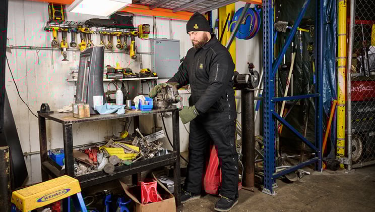 Designed for industrial and outdoor workers facing cold, wet and subzero conditions, the updated line delivers improved mobility, lighter insulation and enhanced weather protection without sacrificing durability.