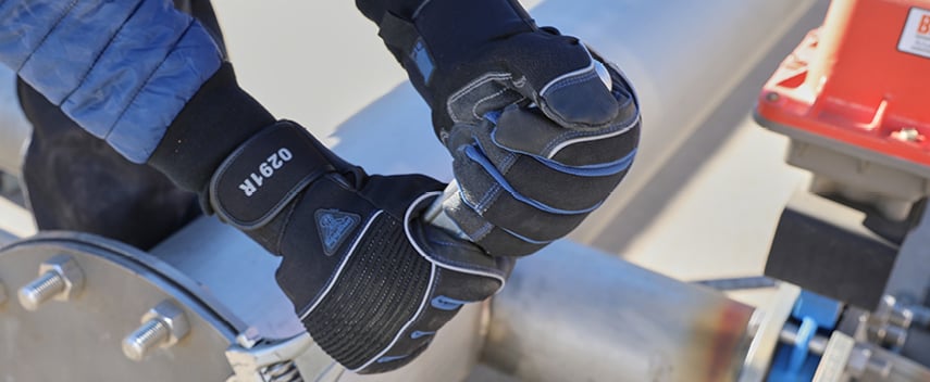 Waterproof Frostline Gloves from RefrigiWear protect against wet and cold, so you can focus on getting the job done.