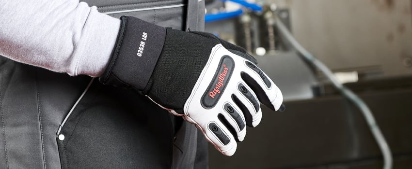 9 MUST-HAVE FEATURES FOR WAREHOUSE WORK GLOVES - RefrigiWear