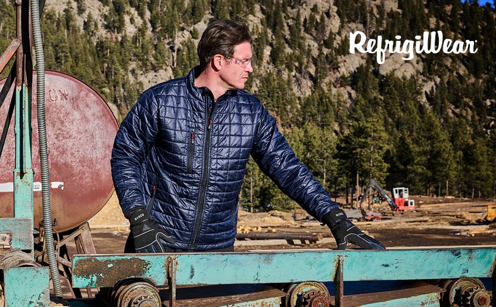 FROST FIGHTING FLEECE Bonded fleece outershell keeps you warm and comfortable while you take on the cold.