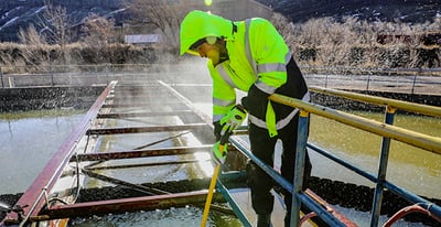 Two men working on a scaffold in hivis gear.