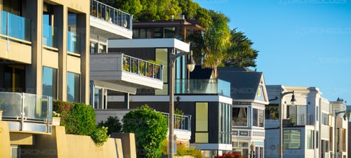 Picture of homes along the shore near the boardwalk in Sausalito, California