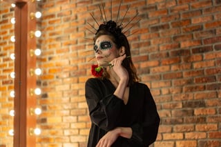Attend Dia de los Muertos