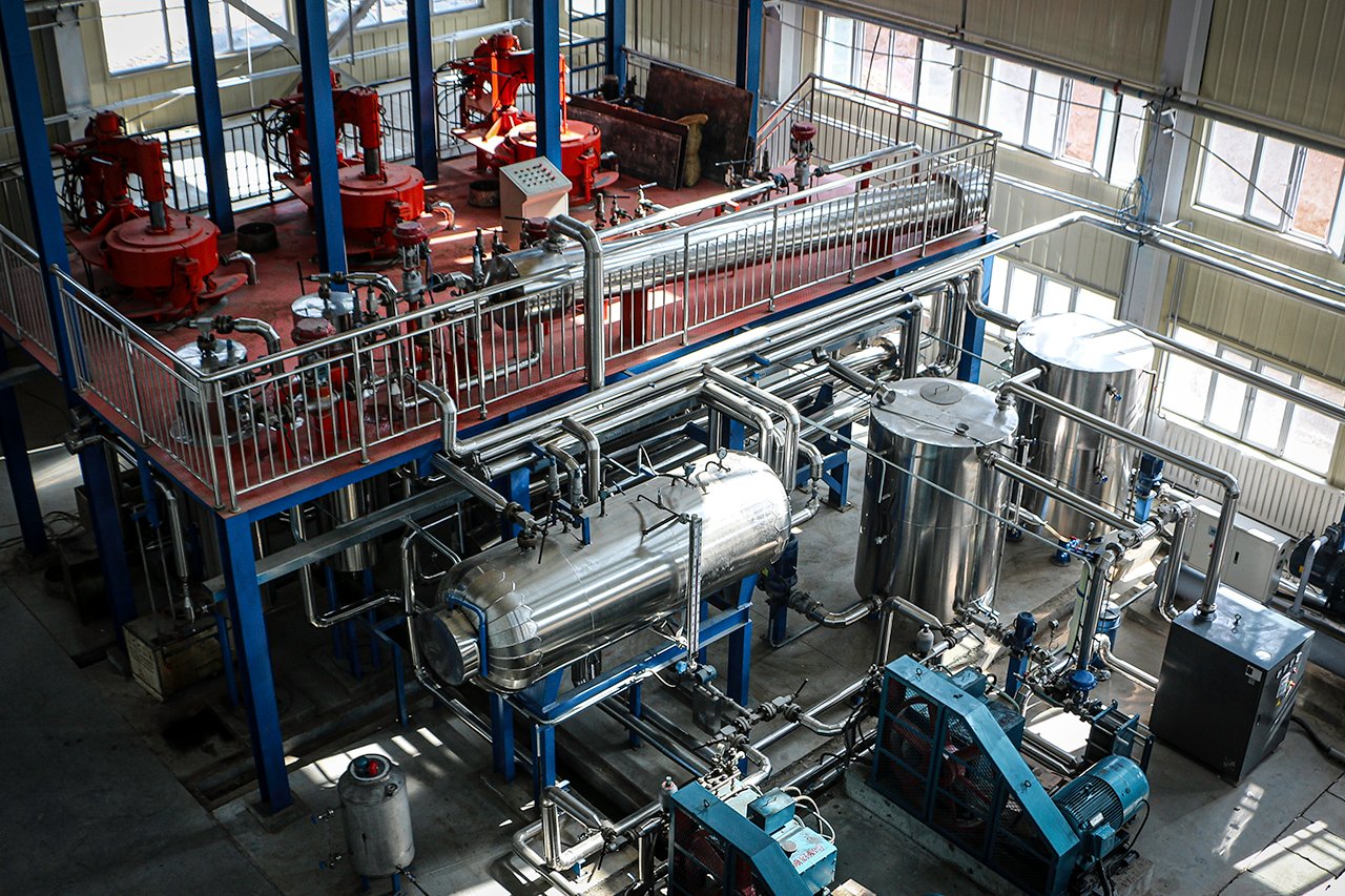 超臨界二氧化碳萃取技術，以高效、低溫及無化學溶劑的方式，溫和萃取富含 Omega-7 的高品質沙棘果油。