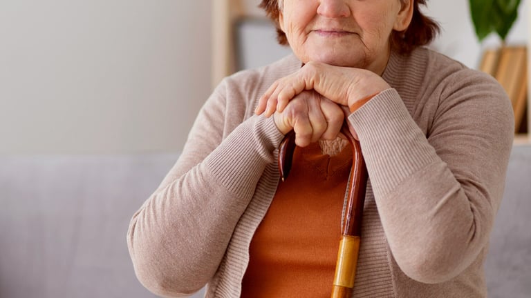 骨質疏鬆症好發於更年期婦女，並且為台灣第四大常見慢性病。