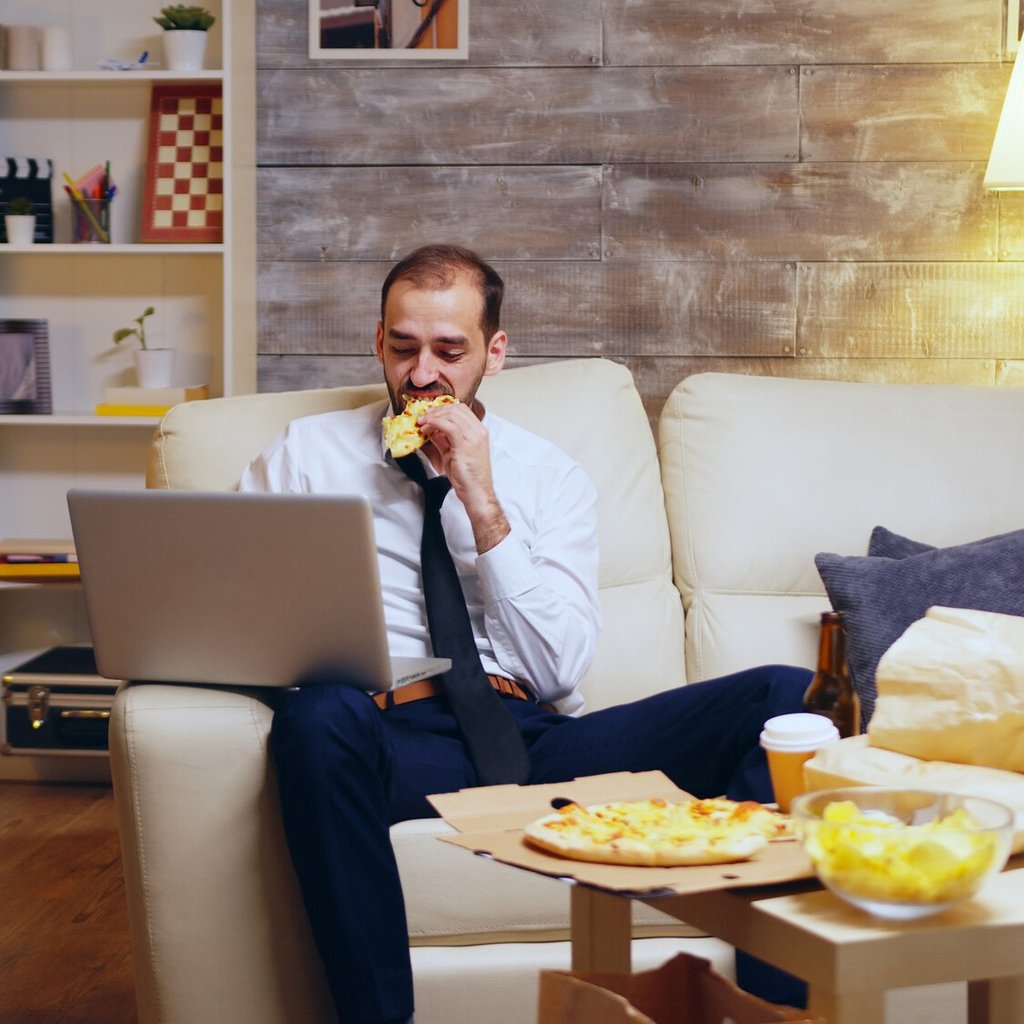 在該睡覺的時間進食，對健康危害甚大