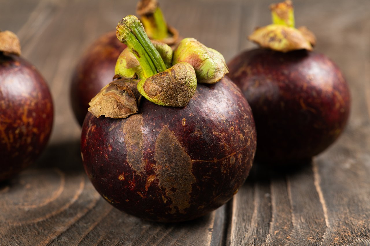 山竹果殼富含獨特的山酮素 Mangostin，具有抗氧化、抗發炎及抗菌等功效。