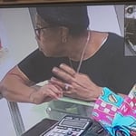 Pidió la clave del wifi, y segundos después, se robó un anillo de oro 14k