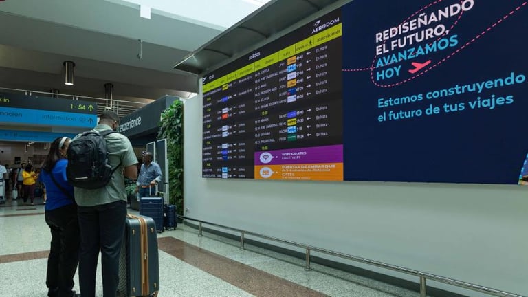 Aerodom se disculpa y lucha para restablecer energía tras apagón en el AILA