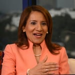 Zoraima Cuello pide regular la Inteligencia Artificial y fomentar el pensamiento crítico en los estudiantes
