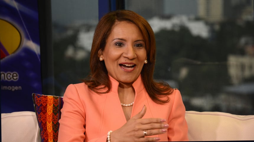 Zoraima Cuello pide regular la Inteligencia Artificial y fomentar el pensamiento crítico en los estudiantes