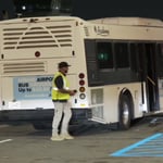 Los servicios de emergencia, incluidos agentes de la Autoridad Portuaria, acudieron al lugar del accidente para atender a los pasajeros. En total, trece personas sufrieron heridas, tres de ellas graves, aunque sus vidas no corren peligro. Las otras diez personas presentaron heridas leves. 