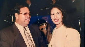 “Mi esposa y yo tenemos la esperanza de ver a Selena otra vez”, expresó entonces, una declaración que hoy cobra un significado especial tras su fallecimiento.