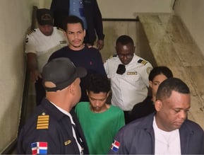 Según las informaciones del caso, Amancio Arias y De Jesús habrían intentado perpetrar el asalto, pero no lograron su objetivo. Durante el hecho, el segundo teniente Carlos Miguel Martínez Calderón, quien se desempeñaba como seguridad de la joyería, resultó herido de bala y permanece ingresado en un centro de salud.