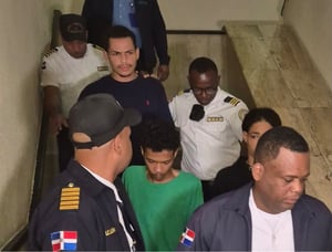 Según las informaciones del caso, Amancio Arias y De Jesús habrían intentado perpetrar el asalto, pero no lograron su objetivo. Durante el hecho, el segundo teniente Carlos Miguel Martínez Calderón, quien se desempeñaba como seguridad de la joyería, resultó herido de bala y permanece ingresado en un centro de salud.