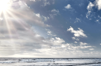 Se prevé ambiente soleado con escasas nubes en casi todo el país