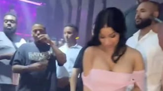 Con el ritmo de BING BONG a todo volumen, el video se viralizó rápidamente en redes sociales, donde muestra a la artista disfrutando del ambiente y rodeada de asistentes que reaccionaron con entusiasmo a su gesto. 