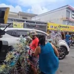 Artesano de Herrera transforma su pasola con miles de tiras, luces y música