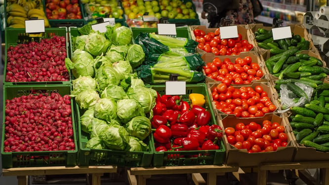 Precio de los alimentos alcanza en octubre su nivel más alto en año y medio, según FAO