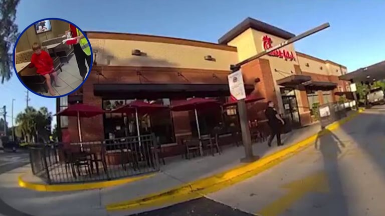 Descalzo y en pijama, niño de cinco años sale solo a restaurante para desayunar