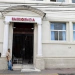 Sin embargo, la promesa no fue cumplida. "Al otro día nos encontramos que el director que ellos pusieron Enil Acosta Jiménez está al frente de la dirección", denunció la doctora. Ante esta situación, exigen que se elija a cualquiera de los médicos internos para asumir las riendas del hospital.