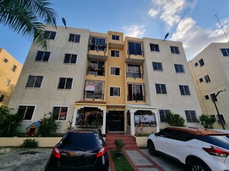 Negra y con mal olor llega el agua en el Residencial Juan Rafael Sur