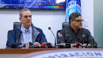 Sin embargo, líderes opositores han mostrado resistencia y acusan al Gobierno de intentar sacar provecho político de la situación de vulnerabilidad que enfrenta el país.