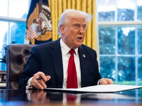 Durante el anuncio, Trump celebró la decisión con un mensaje dirigido a la comunidad italoamericana: “Día de Colón: ¡hemos vuelto, italianos!”.
